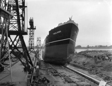 Tewaterlating Tweelingen bij scheepswerf De Hoop te Lobith, Bestanddeelnr 909-8972