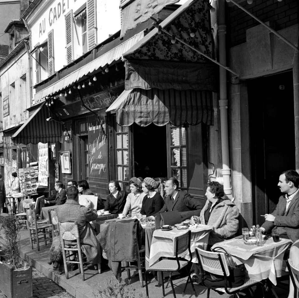 Terras van café-restaurant Au Cadet du Gascogne aan het Place du Tertre, Bestanddeelnr 254-0598
