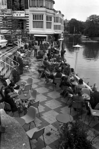 Terras van voormalige Lido (nu Intercon) te Amsterdam weer geopend, Bestanddeelnr 926-4189