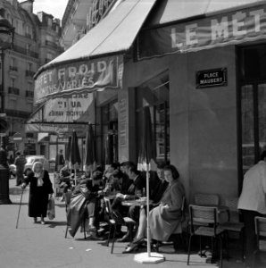 Terras van Café le Métro aan de Place Maubert, Bestanddeelnr 254-0448