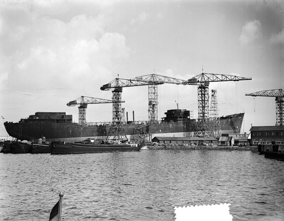 Tewaterlating tankschip Alkor te Amsterdam bij NDSM voor Panama, Bestanddeelnr 905-7924