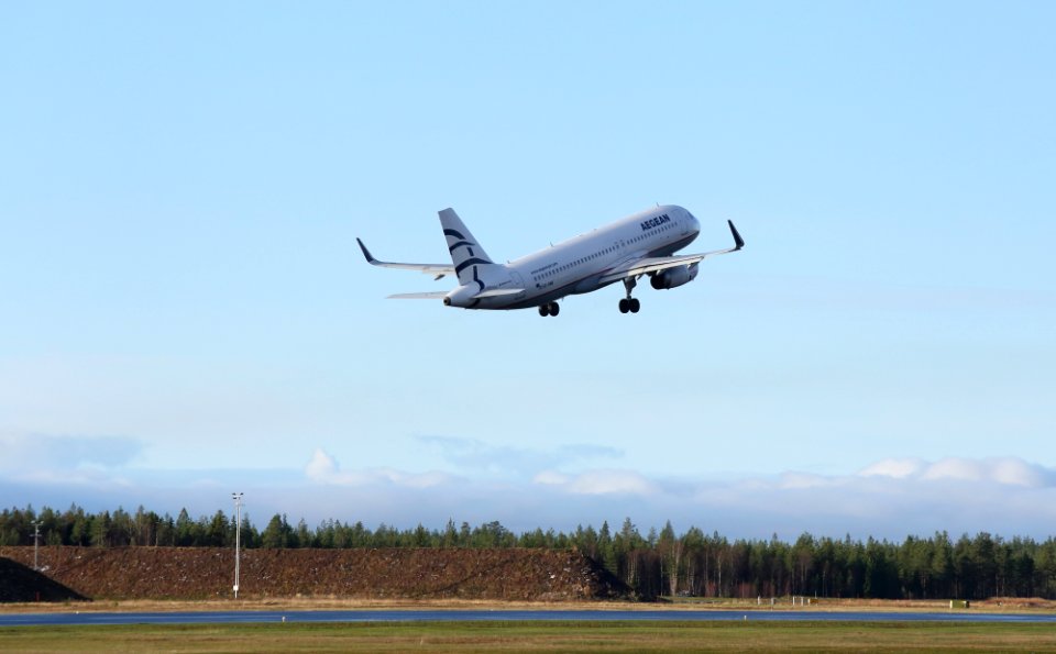 SX-DNB Oulu Airport 20171022 03