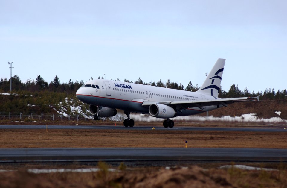 SX-DGE Oulu Airport 20170423 01