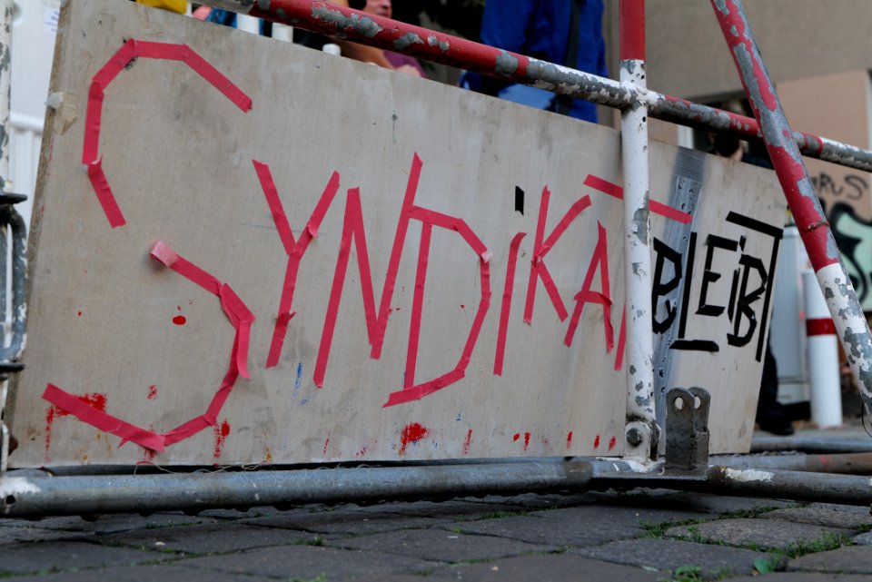 Syndikat eviction protest Berlin Weisestraße 2020-08-07 06