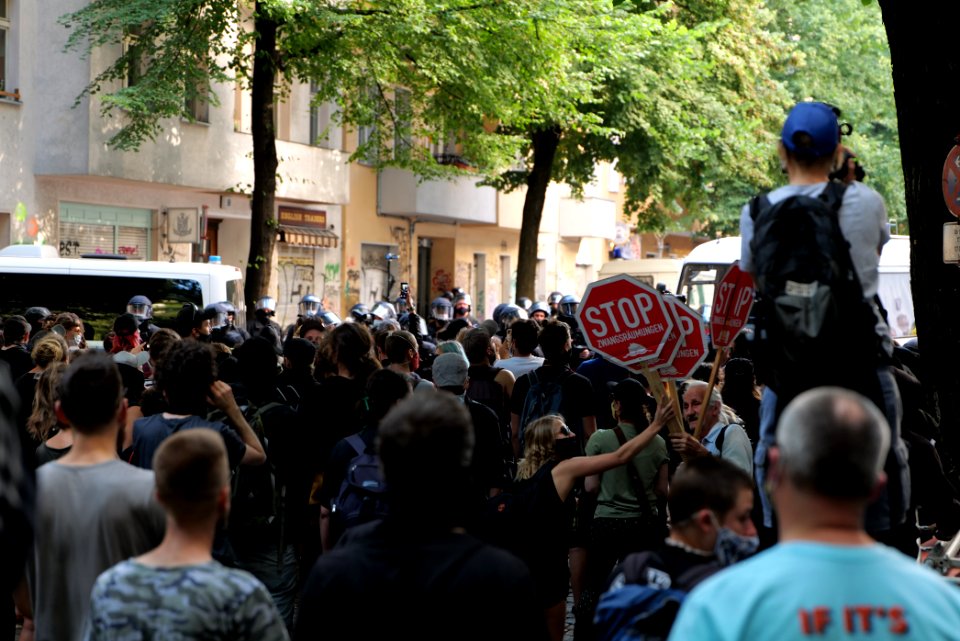 Syndikat eviction protest Berlin Weisestraße 2020-08-07 10