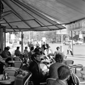 Terras van café-restaurant Deux Magots in Saint-Germain-des-Prés, Bestanddeelnr 254-0439