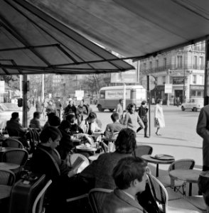 Terras van café-restaurant Deux Magots in Saint-Germain-des-Prés, Bestanddeelnr 254-0438