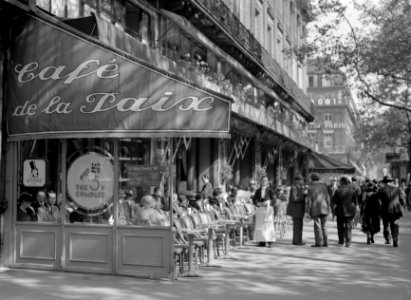 Terras van Café de la Paix aan de Boulevard des Capucines, Bestanddeelnr 191-0388 photo
