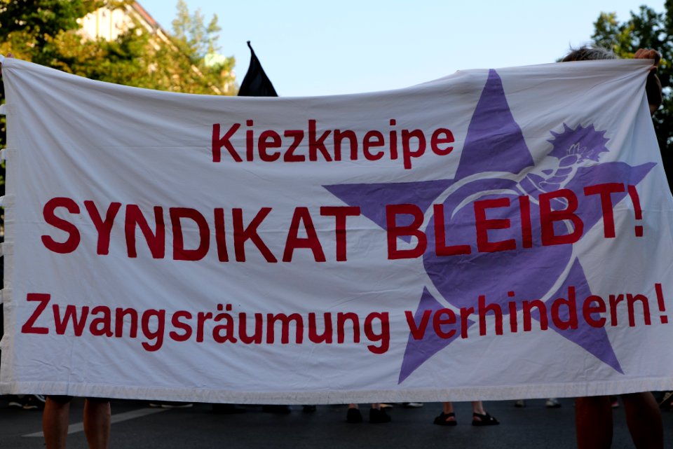 Syndikat eviction protest Berlin Hermannstraße 2020-08-07 14