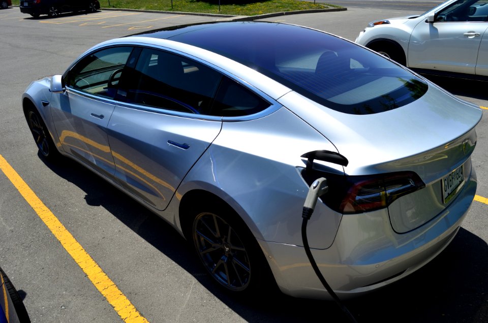 TeslaModel3ChargingStation3
