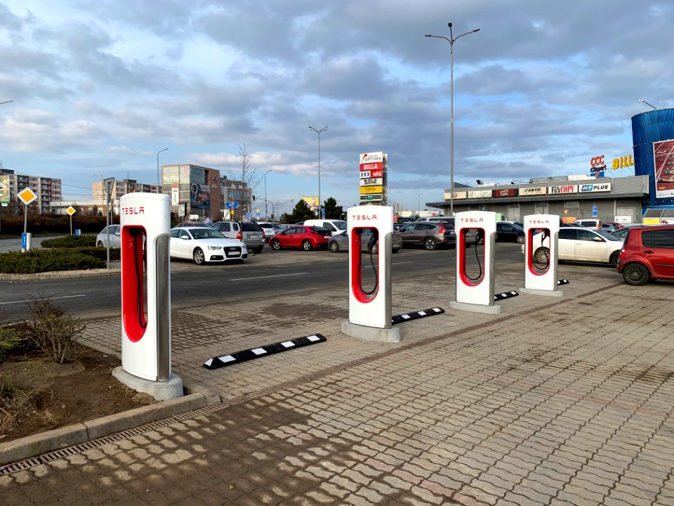 Tesla Superchargers - Atrium Optima, Košice, SK