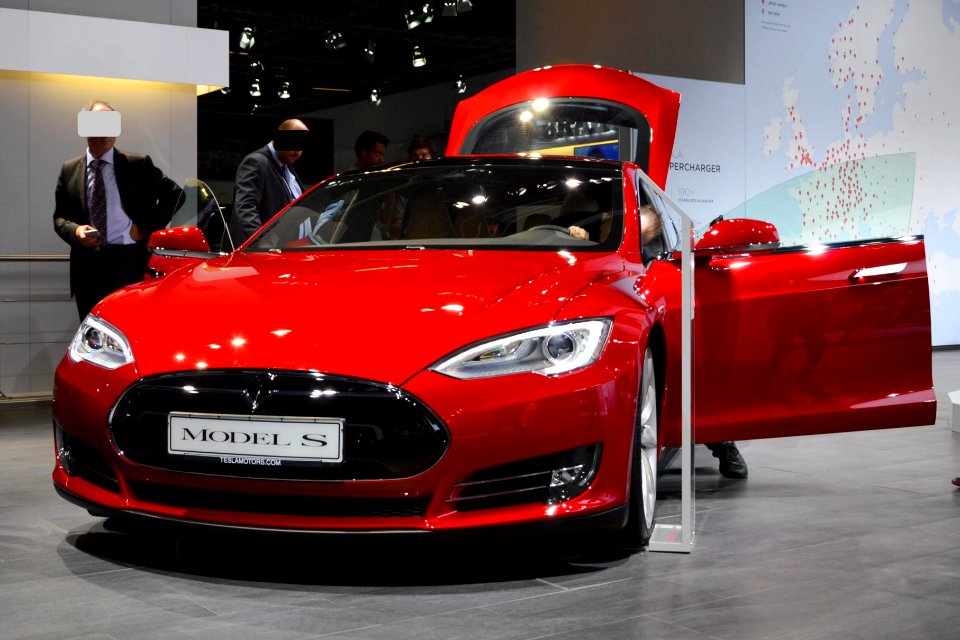 Tesla S P90D at IAA 2015. Spielvogel6