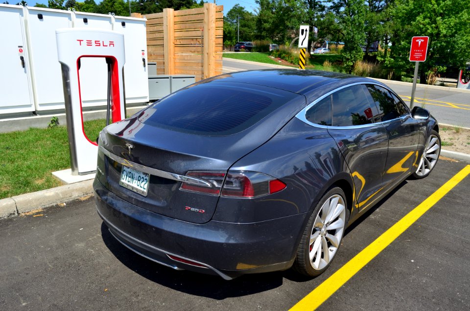 TeslaSuperChargerWoodsideMarkhamWoodside23
