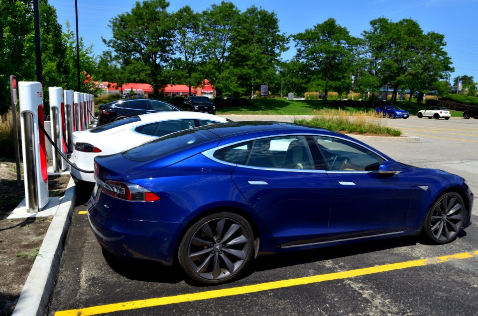 TeslaSuperChargerWoodsideMarkhamWoodside21