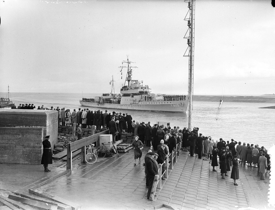 Terugkeer uit Nederlandse Antillen Fregat Van Speijk , in Den Helder, Bestanddeelnr 906-9793