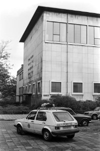 Synagoge in de Amsterdamse Lekstraat door de politie bewaakt, Bestanddeelnr 931-7530