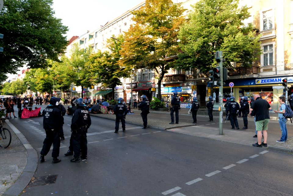 Syndikat eviction protest Berlin Hermannstraße 2020-08-07 36