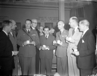 Terugkeer Generaal Buurman van Vreeden (KNIL).Met ambassadeur Roem, Minister Maa, Bestanddeelnr 904-0958