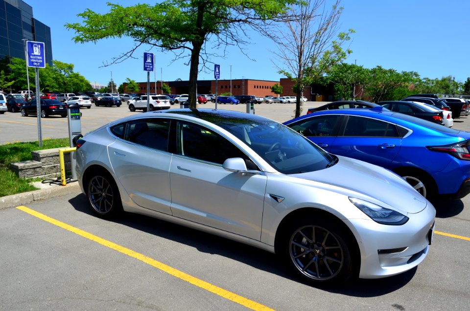 TeslaModel3ChargingStation2