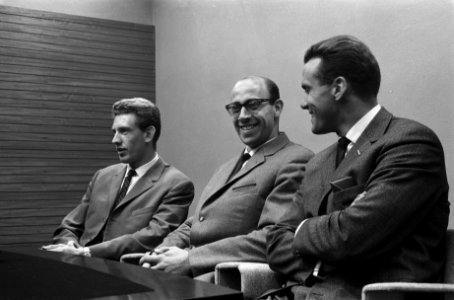 Terug uit Belgrado, de atleten tijdens de persconferentie Schiphol, vlnr Van, Bestanddeelnr 914-3208
