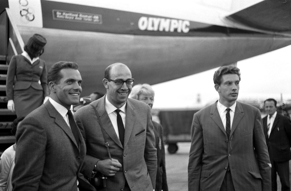 Terug uit Belgrado, de atleten tijdens de persconferentie Schiphol, vlnr Van, Bestanddeelnr 914-3204