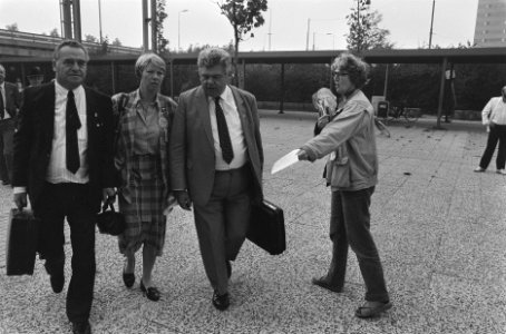 Terugkeer van de Olympische delegatie uit Lausanne NOC-voorzitter Vonhoff krijg, Bestanddeelnr 933-7910
