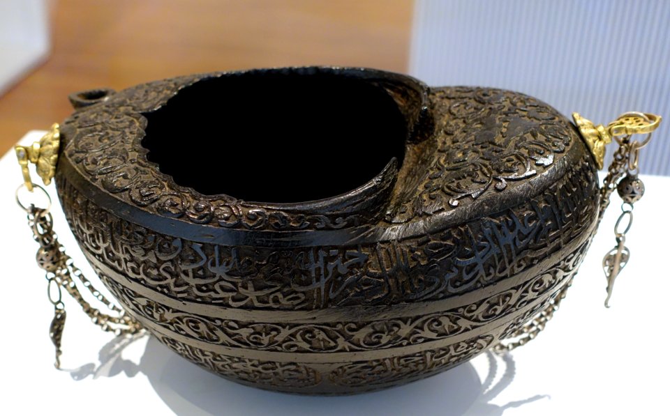 Symbolic bowl (kashkul) with prayer, Iran, second half of 19th century, coconut shell, view 2 - Aga Khan Museum - Toronto, Canada - DSC07087