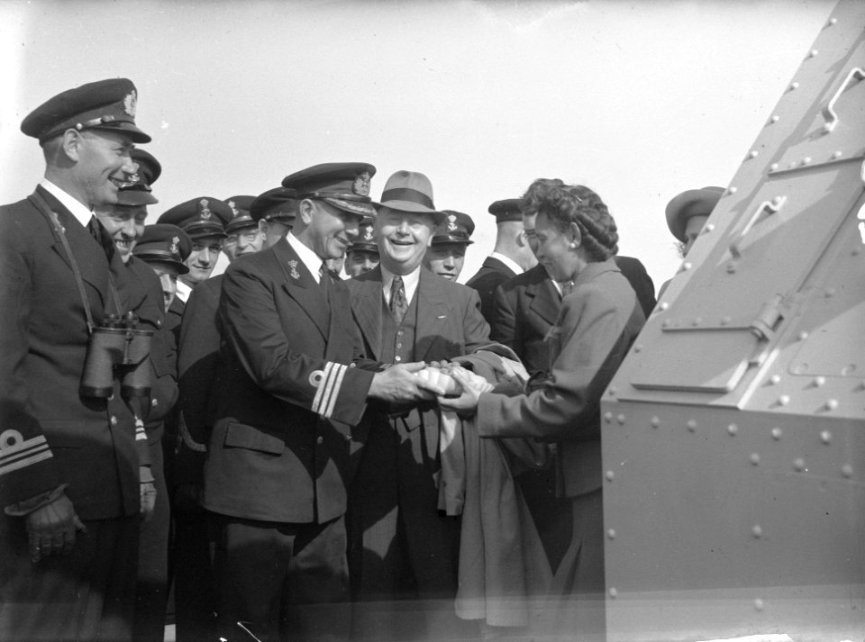 Terugkeer koningin Wilhelmina met de Piet Hein, Bestanddeelnr 902-3836
