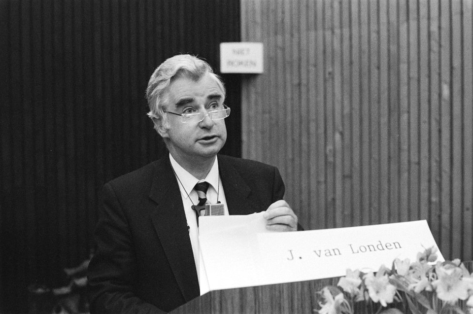 Symposium over Kwaliteit van het leven in Amsterdam nieuwe voorzitter World H, Bestanddeelnr 933-9851
