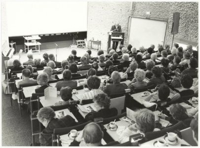 Symposium over medicijnen in het St. Elisabeths Gasthuis in Schalkwijk. NL-HlmNHA 54025869