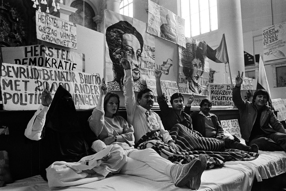 Symbolische hongerstaking in de Mozes en Aäronkerk in Amsterdam tegen de Pakista, Bestanddeelnr 932-5542