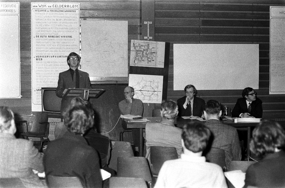Symposium over Zuidelijke Bijlmer in Bijlmermeer, Amsterdam, vlnr ir Gelder, Bestanddeelnr 925-2291
