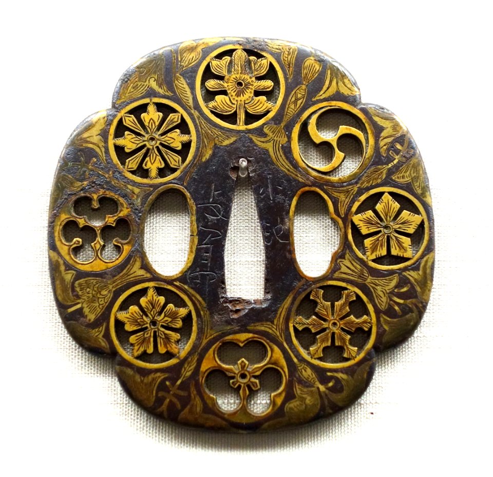 Sword guard by Naomasa, Edo period, 17th century, family crests design in openwork - Tokyo National Museum - DSC05215