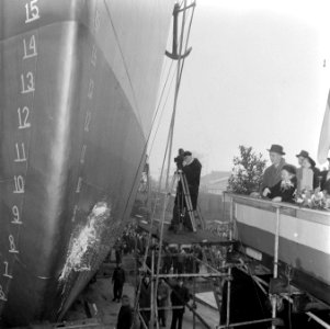 Tewaterlating 19500ton tanker bij Jan Smit te Alblasserdam, Bestanddeelnr 909-2973