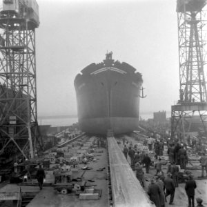 Tewaterlating 19500ton tanker bij Jan Smit te Alblasserdam, Bestanddeelnr 909-2975