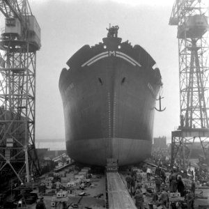 Tewaterlating 19500ton tanker bij Jan Smit te Alblasserdam, Bestanddeelnr 909-2974