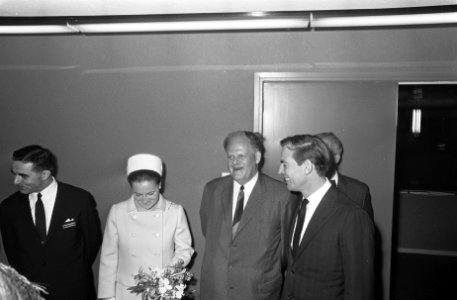 Symposium Sint Lucasziekenhuis te Amsterdam. Prinses Margriet (links) bracht bez, Bestanddeelnr 921-4184