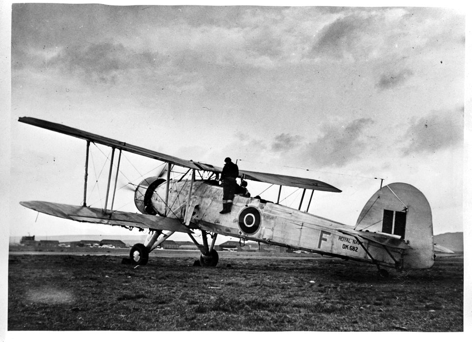 Swordfish F DK682 van de Marine Luchtvaartdienst klaar voor opstijgen., Bestanddeelnr 934-8674