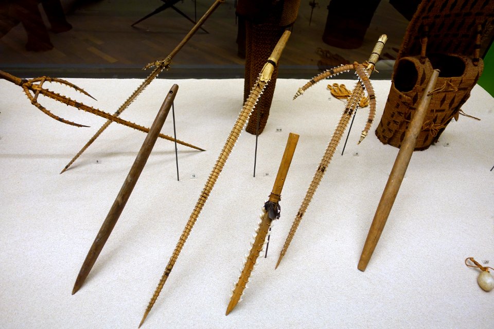 Swords and clubs, Kiribati, individual pieces from 1883-1964 - Ethnological Museum, Berlin - DSC01259