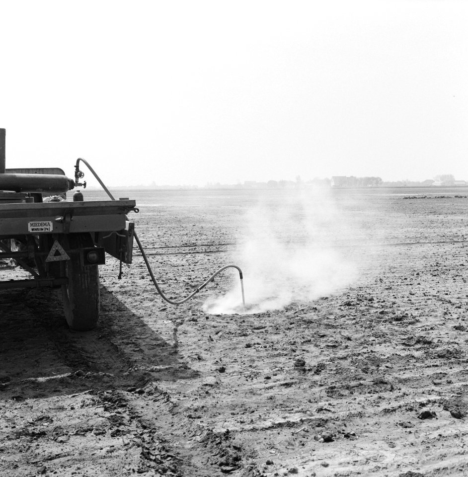 Terreinen, inlaatbuizen, gasflessen, drains, ammoniak, ruilverkaveling het land , Bestanddeelnr 165-0284