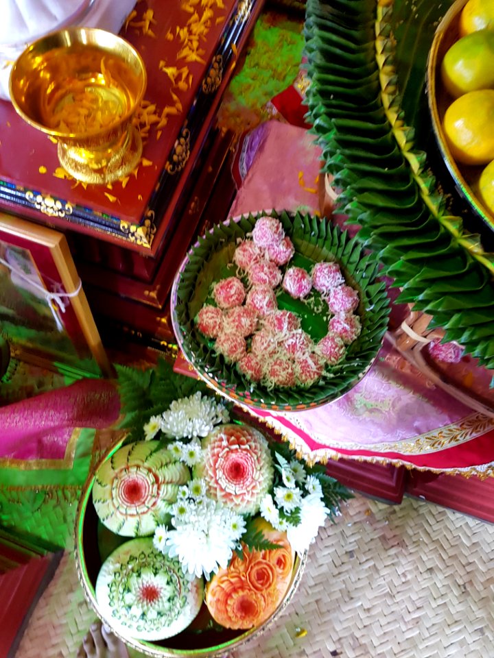 Sweets and carved fruits - Wat Hiranyawat - Chiang Rai - 2017-01-02 - 001