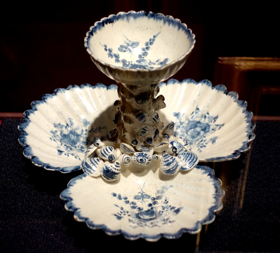 Sweetmeat Dish, American China Manufactory, Philadelphia, 1770-1772, soft-paste porcelain - Brooklyn Museum - DSC09421