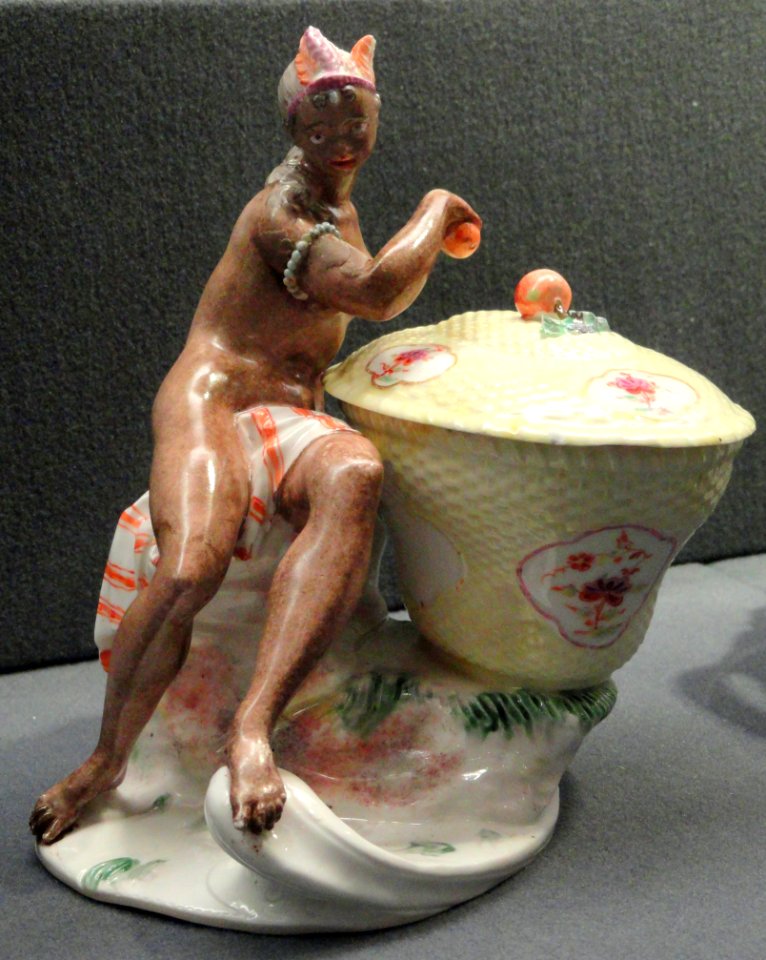 Sweetmeat Box emblematic of America, c. 1760, Nymphenburg, hard-paste porcelain, coloured enamels - Gardiner Museum, Toronto - DSC00931