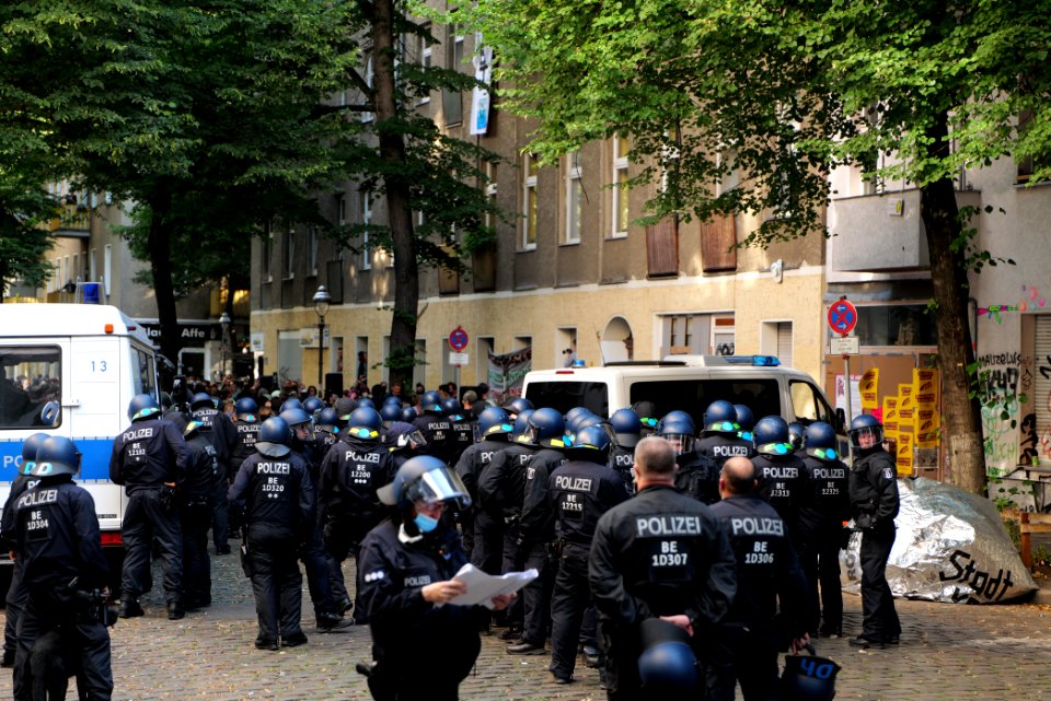 Syndikat eviction protest Berlin Weisestraße 2020-08-07 51