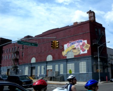 Sweet n Low Flushing Av jeh