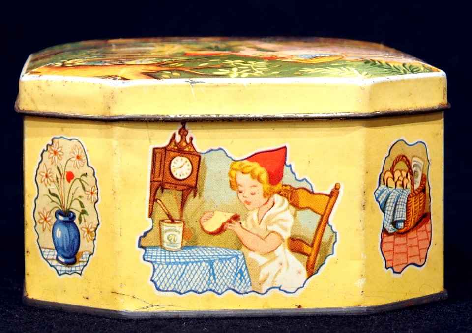 Sweets tin with red riding hood drawings, (England), pic5
