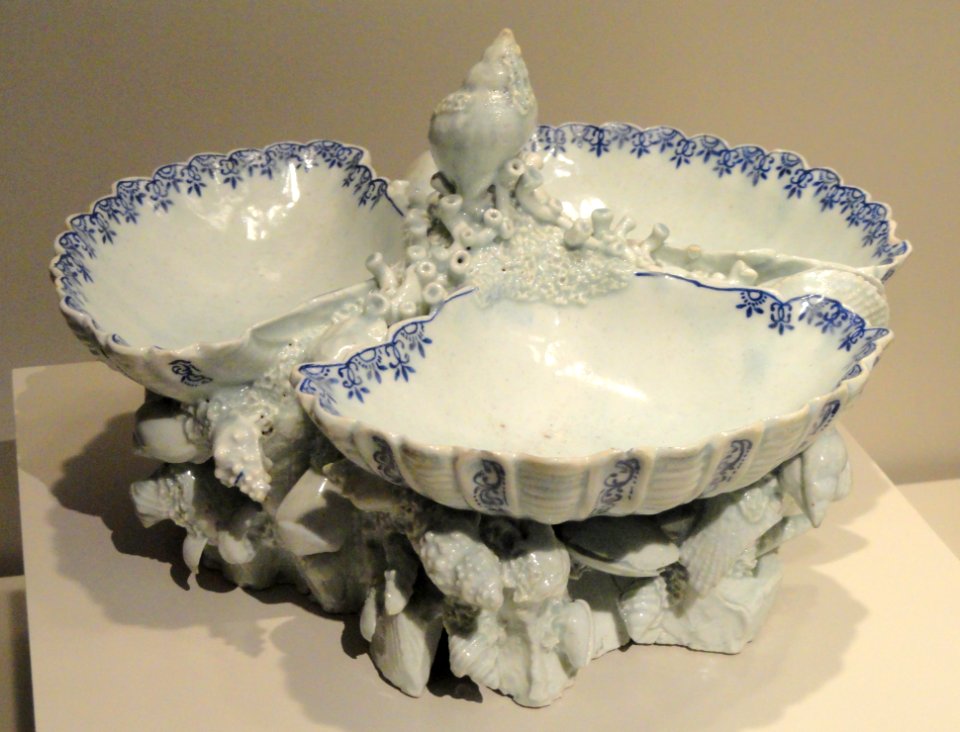 Sweetmeat Dish, c. 1750, Bow Porcelain Factory, England, porcelain with enamel - Art Institute of Chicago - DSC09966