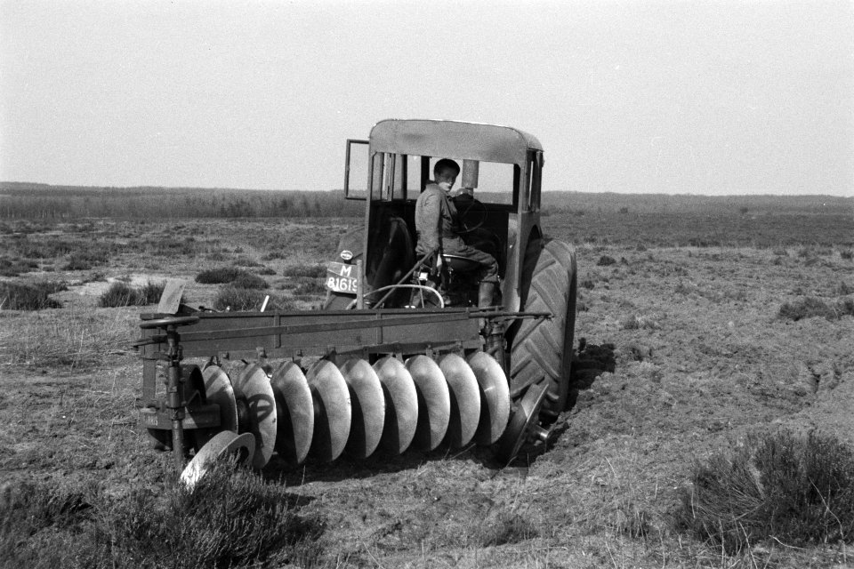 Terreinen, schijvenstoppelploeg, Veluwe Hul, Bestanddeelnr 170-0840