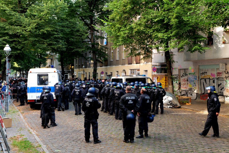 Syndikat eviction protest Berlin Weisestraße 2020-08-07 48