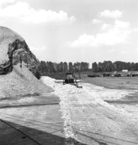 Terreinen, machines, werktuigen, werkzaamheden, bulldozers, Bestanddeelnr 253-6063